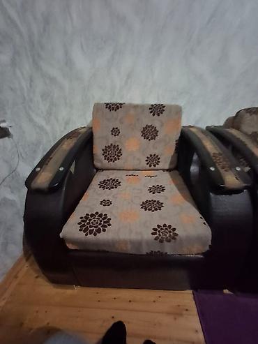 Divanlar: Di̇van-kravat, İşlənmiş, Açılan, Parça, Çatdırılma yoxdur — 5