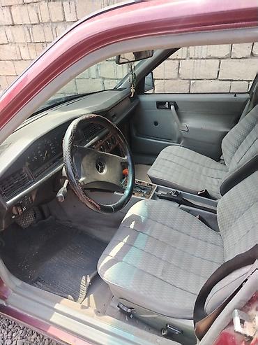 mercedes sekilleri: Mercedes-Benz 190: 0.2 l | 1991 il Sedan — 7