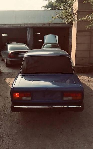 bmw maşını: VAZ 2107, dördqapılı sedan, tünd mavi rəng. - Kuzov: klassik “07” — 9