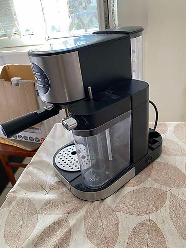 ajfon 9: Espresso kafe aparat sa posudom za mleko 
Upola cena kucno koriscen — 3