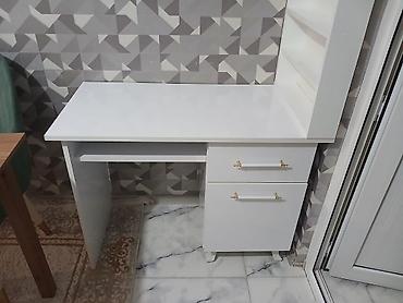 ref: Düz masa, Stulsuz, Polkalı, Siyirməli, Sadə laminat — 3