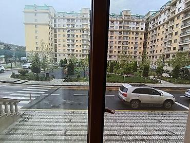 Uzunmüddətli kirayə mənzillər: Ünvan : Sumqayıt Bulvarı Kristal Abşeron 2. Mənzil 1 mərtəbədə — 5