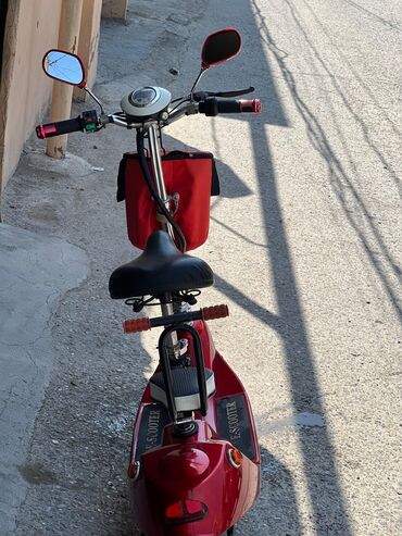 iki tekerli scooter: Scooter heç bir problemi yoxdur otur sür