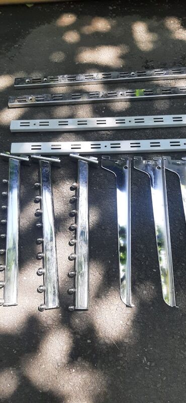 Vitrin üçün aksesuarlar: Məhsul: Mağaza vitrin sistemi üçün perforasiyalı relslər və asqı — 5