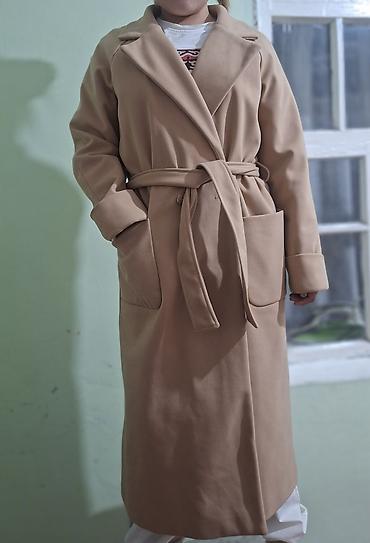 moda larissa плащ: Пальто-халат женское, бежевое (кэмел) - Длина: миди, ниже колена - — 1