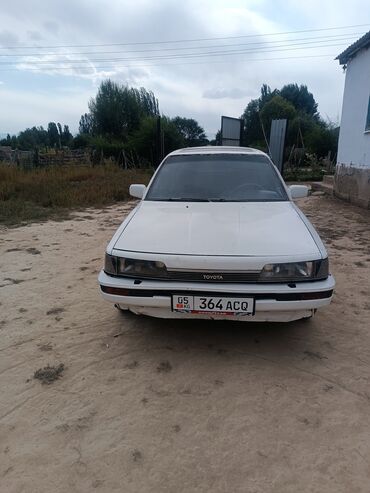 Toyota: Toyota : 1988 г., 2 л, Механика, Бензин