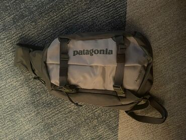 зимние одежда: Рюкзак Patagonia
состояник новое и качество хорошое💯
вместительный