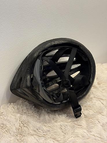 Oprema za bicikliste: Na prodaju Bell kaciga za bicikl, trotinet ili rolere. Marka: Bell na lalafo.rs — 10 Oprema za bicikliste: Na prodaju Bell kaciga za bicikl, trotinet ili rolere. Marka: Bell — 10