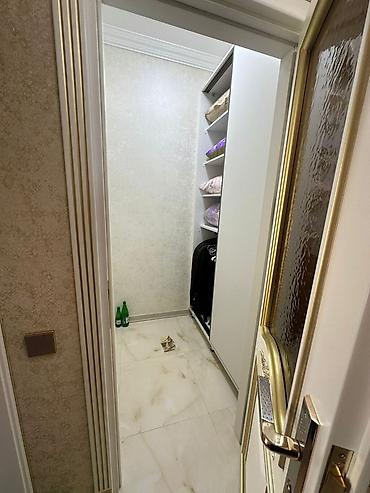 Uzunmüddətli kirayə mənzillər: İcarəyə verilir 3 otaqlı yeni tikili 137 m², İnşaatçılar m. Qələbə — 11