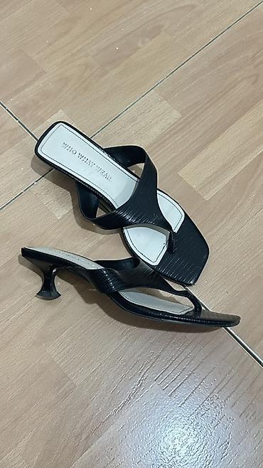 Босоножки Who What Wear - Модель: мюли-вьетнамки на каблуке - Цвет