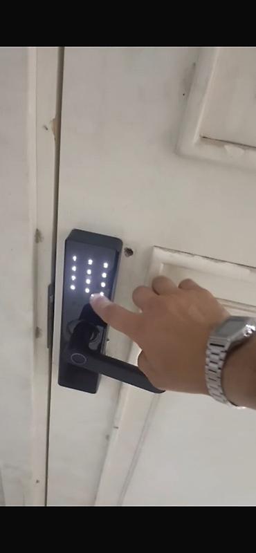plastik gapi: Barmaq izi ilə işləyən ağıllı qapı kilidi – Smartlock Fingerprint — 4