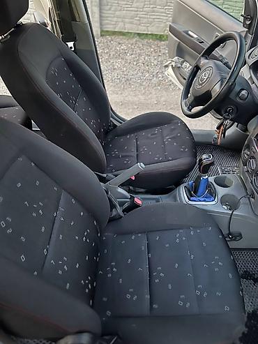 мата секыл: Mazda 2: 2003 г., 1.3 л, Кол менен иштөөчү, Бензин, Хетчбек — 5
