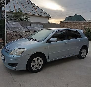 Унаа сатуу: Toyota Corolla: 2004 г., 1.4 л, Кол менен иштөөчү, Бензин, Хетчбек — 1