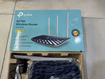 Boşqablar: TP-Link AC750 Dual Band Simsiz Router. Bu model, evin bütün künclərini