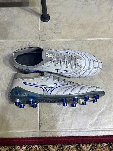 бутсу: Футбольные бутсы Mizuno (линейка с фирменным логотипом на боковой — 2