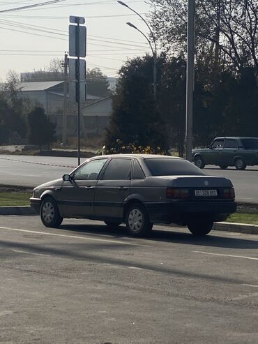 Volkswagen: Volkswagen Passat: 1990 г., 1.8 л, Механика, Бензин, Седан — 3