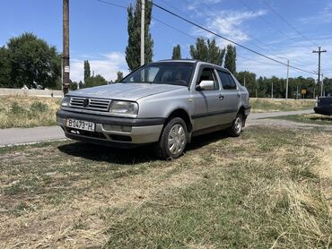 Volkswagen Vento: 1993 г., 2 л, Механика, Бензин, Седан