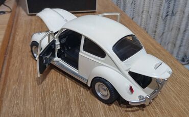 Figurice i makete: Novi veliki metalni model VW Bube. Otvaraju mu se sva vrata vozačeva — 5