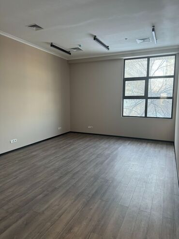 Долгосрочная аренда квартир: Сдаю Офис, 30 м², В бизнес центре, 1 линия