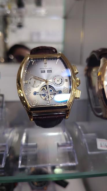 saat omega: Patek Philippe kişi qol saatı – tonneau (yastıqsayağı) korpus dizaynı — 1