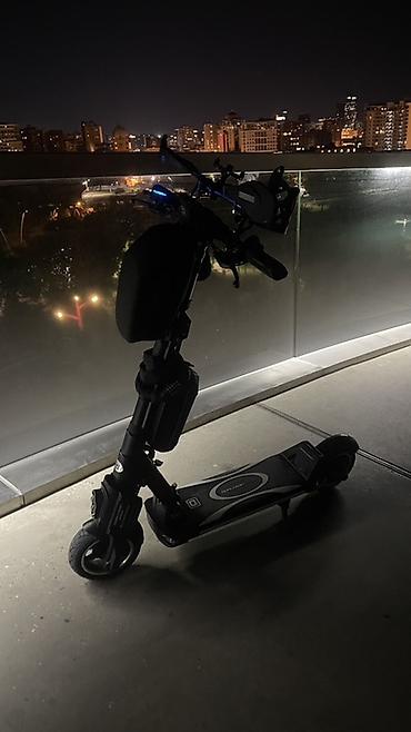 Электротранспорт: Şəhər üçün güclü elektrik skuteri - Rəng: qara, zərif dizayn - Geniş — 2