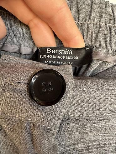 Muška odeća: Bershka cargo pantalone – siva boja - Model: cargo jogger kroj - — 3