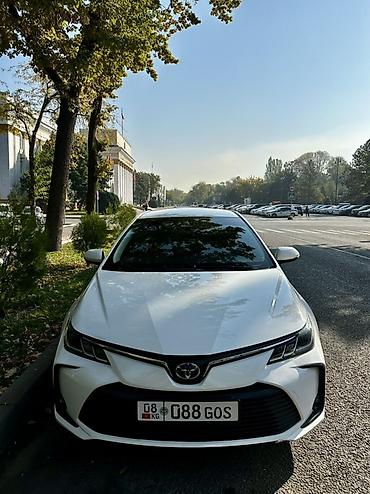 Toyota: Toyota Corolla: 2022 г., 1.8 л, Вариатор, Гибрид, Седан — 1