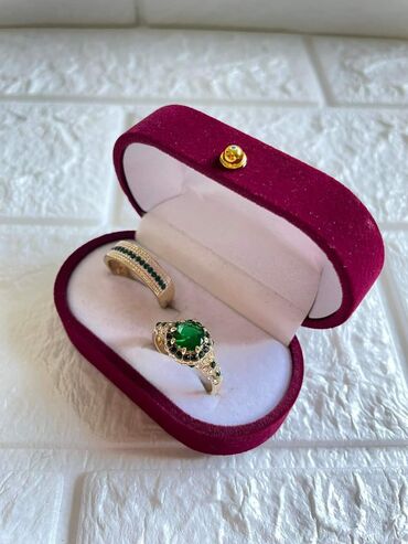 Prstenje: Vel 10
Cena 1300din — 14