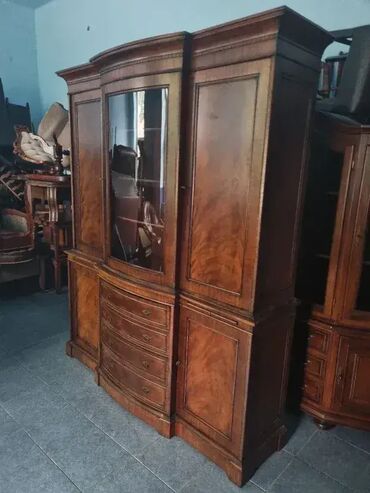 Stilske vitrine: Vitrina u odlicnom stanju. Izuzetno lepo ocuvana. Visina 220cm Sirina na lalafo.rs — 12 Stilske vitrine: Vitrina u odlicnom stanju. Izuzetno lepo ocuvana. Visina 220cm Sirina — 12