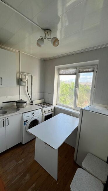 Офисы: 2 комнаты, 43 м², 104 серия, 4 этаж, Старый ремонт