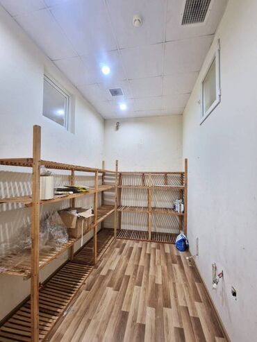 Anbar və emalatxanalar: Yasamal rayonu, “Tibb Kolleci” yaxınlığında, İnşaatçılar ilə 20 — 25