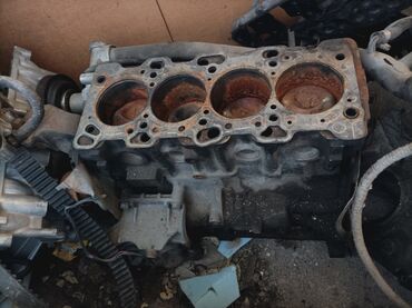 Детали двигателя и моторы в сборе: Бензиновый мотор Mitsubishi 2.4 л