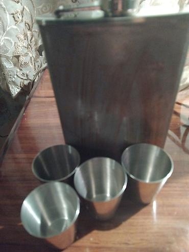 kolbasa soyuducu: Paslanmayan poladdan cib kolbası (flask) və 4 ədəd metaldan şot stəkan — 2