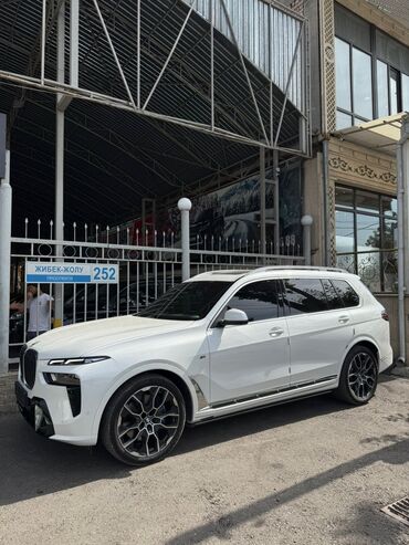 купить двигатель бмв х5 дизель: Белый кроссовер BMW X7 с полным приводом. Оснащен черными дисками