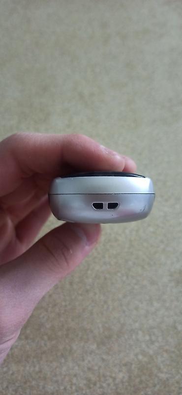 battery case: Продаю кнопочный телефон Моторола нормальном состоянии, зарядку — 5
