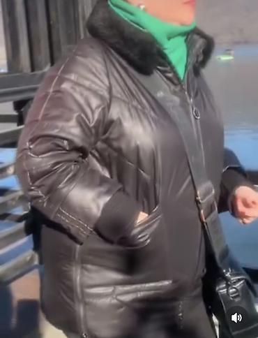 dəri kurtkalar: Qadınlar üçün qara şişmə qış gödəkçəsi. 250 manata alınıb. Qara — 5