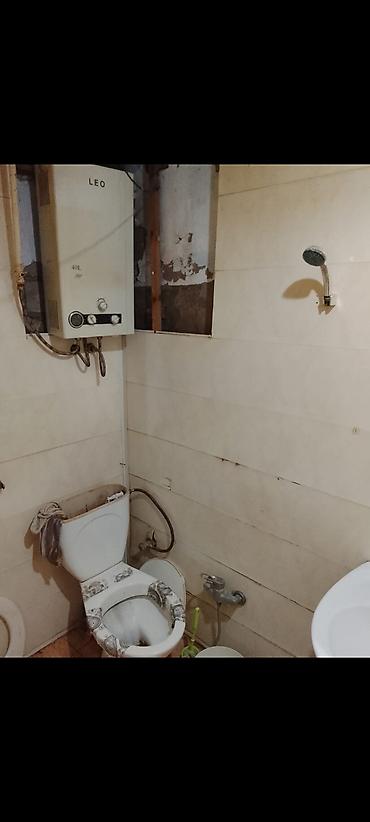 1 otagli ev: Kirayə verilir: 1 otaqlı mənzil - Planlama: Zal/yataq otağı, ayrıca — 8