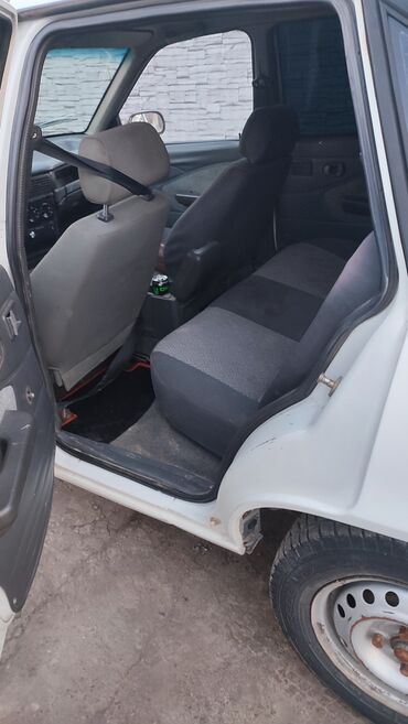 Daewoo: Daewoo Nexia: 1997 г., Механика, Седан — 3