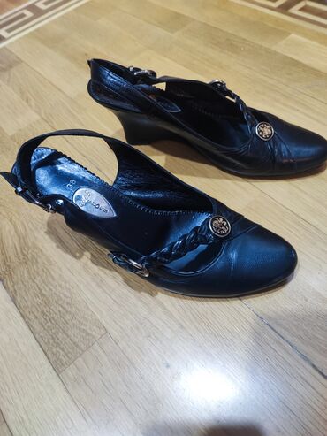 Basanoşka və səndəllər: Ölçü: 39, rəng - Qara, İşlənmiş — 8