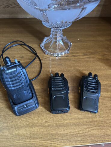 Radio: Ratsiyalar satılır biri tam işləkdir digərlərinin bataryası yoxdu