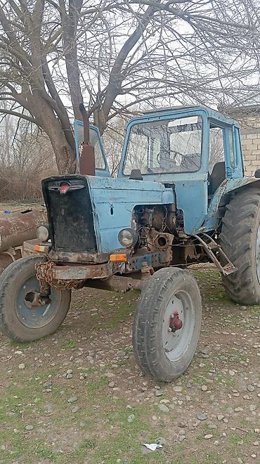 Traktorlar: Minsk MTZ-80 traktor - Rəng: göy - Kabinli, geniş görünüşlü ön şüşə — 3