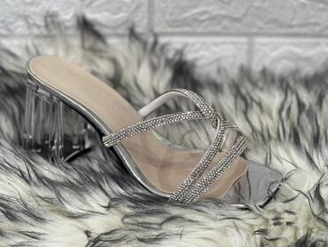 Papuče: 2200din
.
36-40 — 8