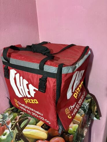 Paketləmə aparatları: Məhsul: Termo izolyasiyalı pizza/fast-food çatdırılma çantası (sırta