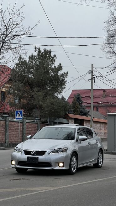 хетчбек: Lexus CT: 2011 г., 1.8 л, Вариатор, Гибрид, Хэтчбэк