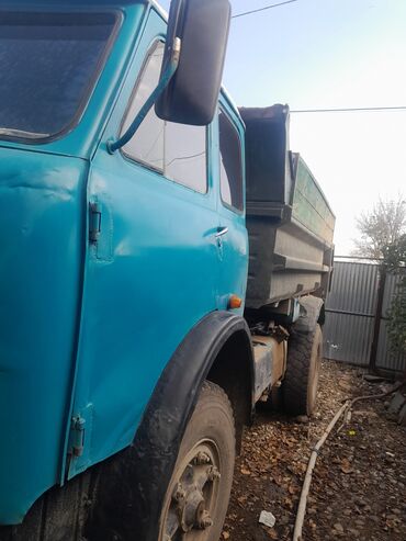 Yük maşınları: Mavi rəngli MAZ 500 yük maşını. Bu model öz dayanıqlığı və — 7