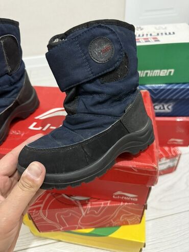 Детская обувь: Детская обувь 1 детские утепленные Кросовки. Красивые состояние — 8