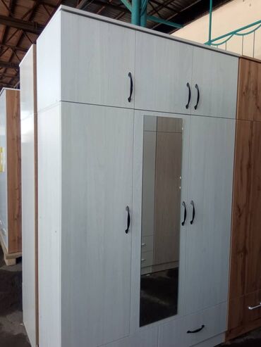 Шифоньеры: Шкаф трёх дверные. высота 2,15 Ширина 1,30 глубина 52 Цена 12500 — 20