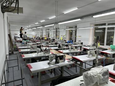 оборудование для перчаток: Сдается помещение под мелкооптовый магазин, швейный или любой другой
