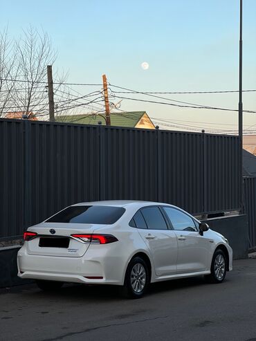 Toyota: Toyota Corolla: 2019 г., 1.8 л, Вариатор, Гибрид, Седан — 4