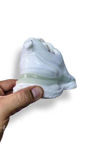 Women's Sneakers and athletic shoes: Nike patike top model

Novo
Brojevi 36 do 41

fb Moja Kupovina 1 — 7